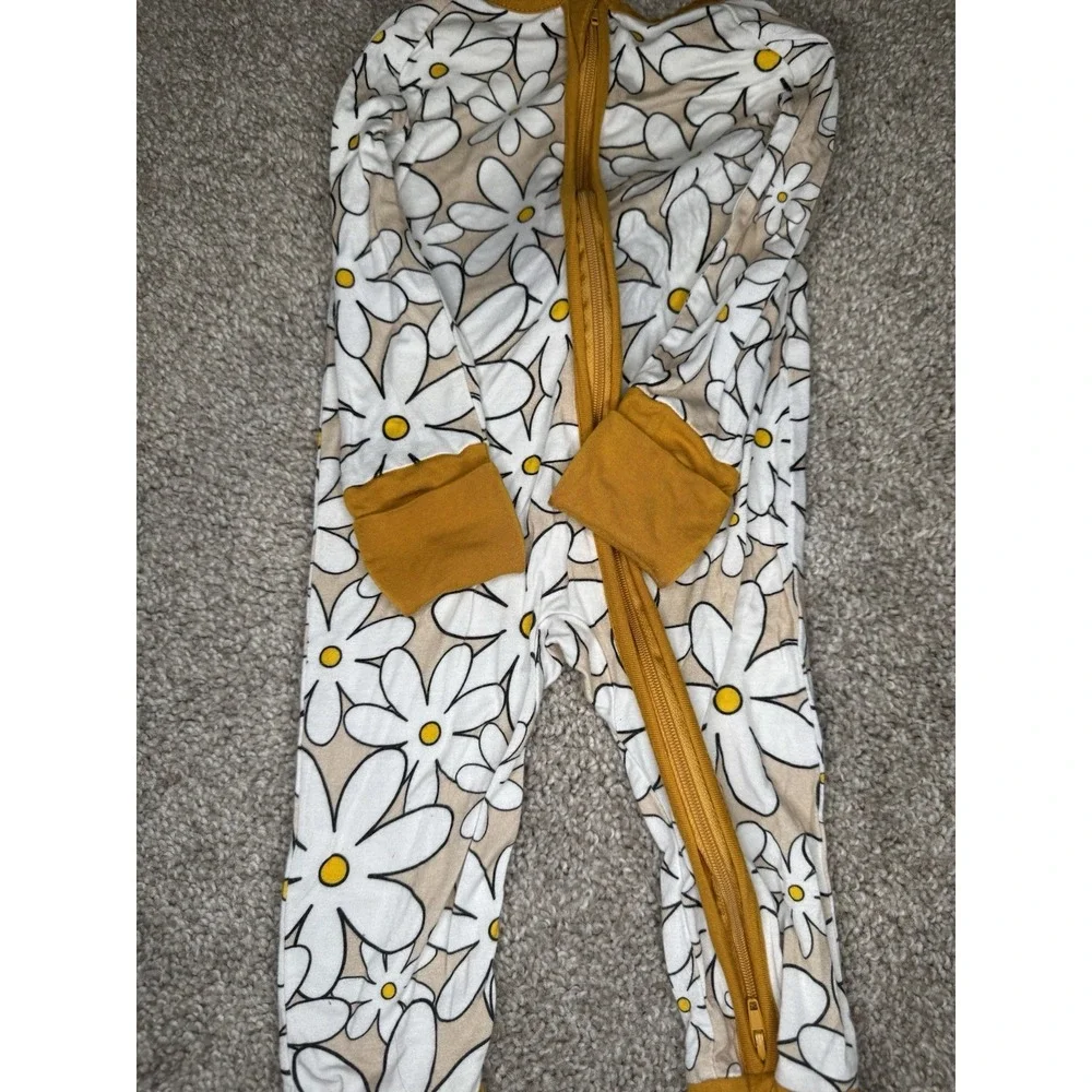 MIOZING Baby Sleeper One-Piece 3-6M Footed Zip Long Sleeve White/Yellow Floral